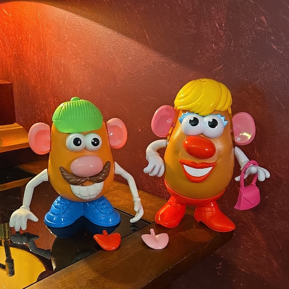 Hasbro Playskool Mr. & Mrs. Potato Head w/22 Accessories